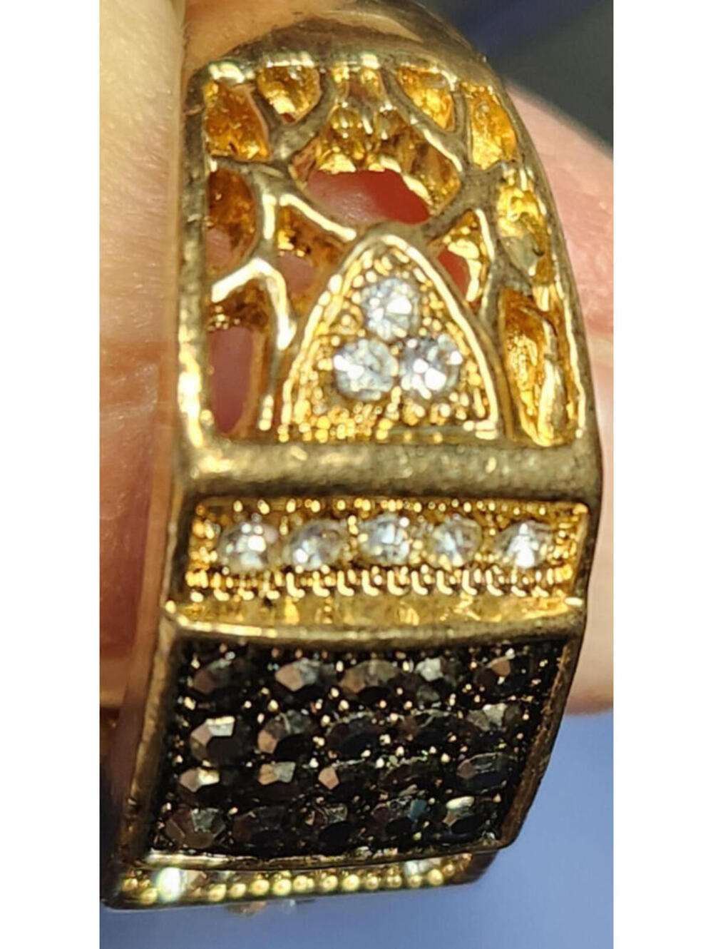 Man's Onyx White Crystal Incrusted Gold Filled 1/4" wide Size 9 Ring - Picture 4 of 13